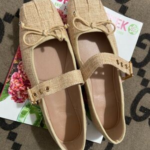 Chic Beige Women's Flats with Bow Detail